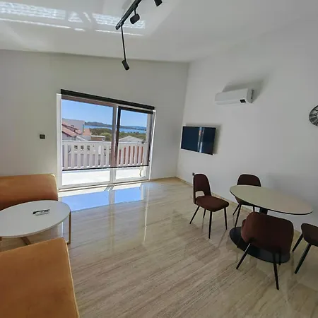 Zvoncica Deluxe * 보디체