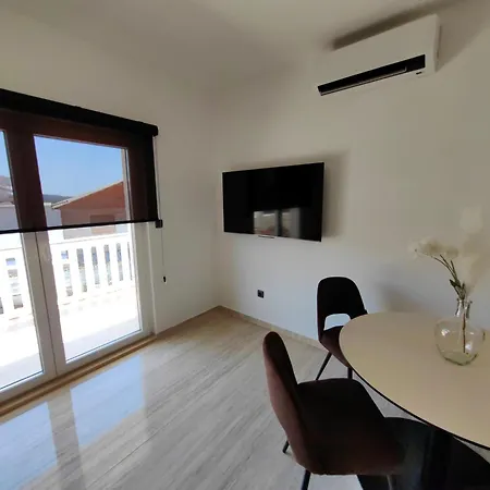 Zvoncica Deluxe * Βόντιτσε